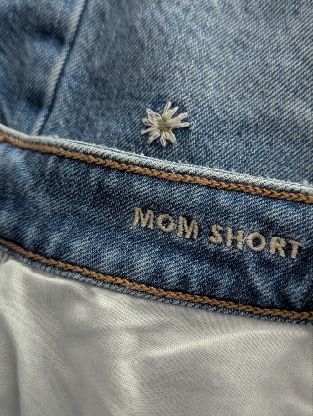 American Eagle Embroidered Flowers Mom High Rise Denim Jean Cutoff Shorts Sz 10 - Picture 7 of 8